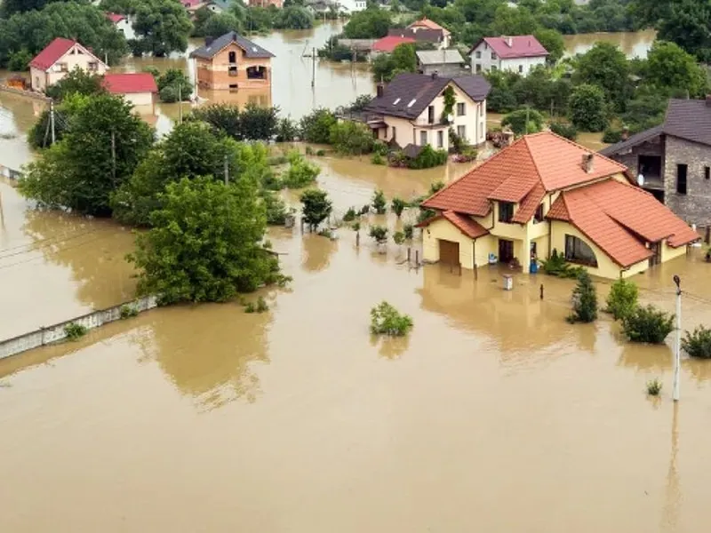 Case inundate într-o zonă rezidenţială rurală - Foto: ISU (Imagine cu rol ilustrativ)