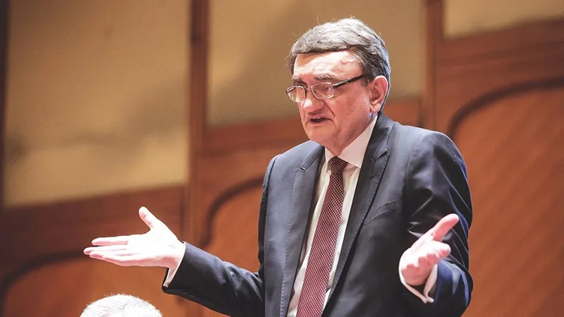 De la Victoria, premierul Victor Ciorbea nu a avut niciun control asupra intrării Lukoil în România, afacerea s-a tranșat la Cotroceni - Foto: INQUAM PHOTOS/ George Călin
