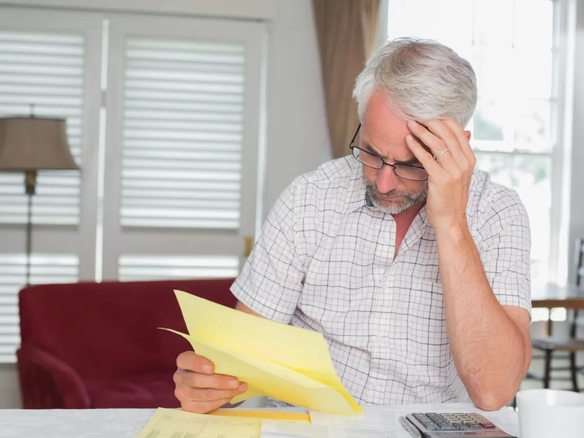 Lovitură la pensie. Pensionarii vor plăti mai mult pentru adeverințele cu veniturile nepermanente. De ce?