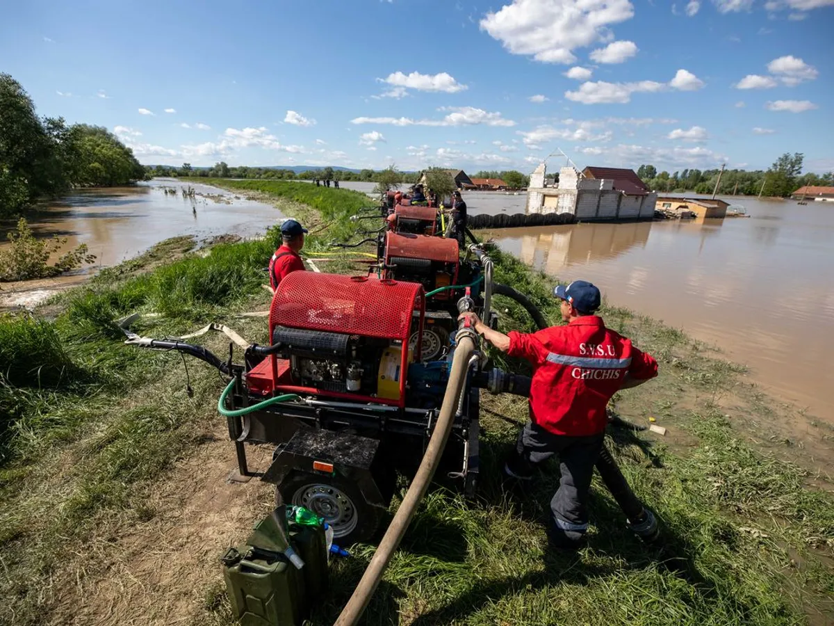 România pierde sute de milioane de euro din PNRR. Exemplu: Din 400 km de diguri, nu e gata 1 km - Foto: INQUAM PHOTOS / Ovidiu Micsik (Imagine cu rol ilustrativ)