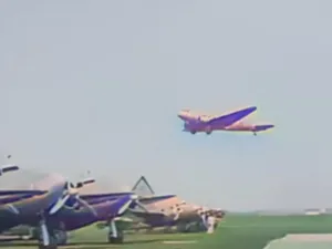 În anii ‘30-‘40 românii mergeau cu avionul de la Constanța la Balcic. Biletul? 50% cât la tren - Foto: captură video