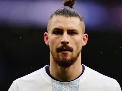 Ce lovitură! Tottenham a decis: Radu Drăgușin, OUT!