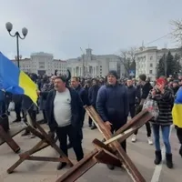 VIDEO Armata rusă a deschis focul asupra unor civili ucraineni care protestau pașnic la Herson / Ukrinform