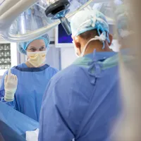 Chirurgii ajung la epuizare și au nevoie de somn. Opt medici ajung să facă 60 de gărzi într-o lună Foto: profimedia
