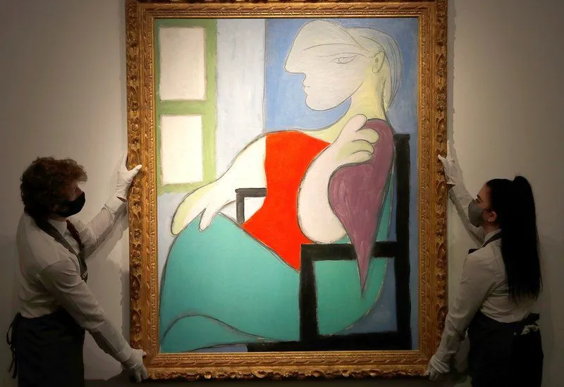 Tabloul „Femeie aşezată lângă ferea” al lui Picasso, vândut cu 103 milioane de dolari la o licitaţie. / Foto: bbc.com