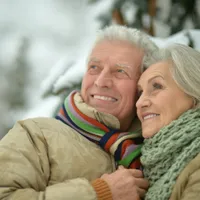 De ce pensie intră pe card, în ianuarie, mult mai devreme? Ce bani iau în plus pensionarii? - Foto. Freepik