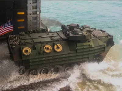 România achiziționează vehicule amfibie americane AAV-7 pentru asalt - Foto: US Marine Corp (imagine cu caracter ilustrativ)