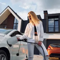 Vrei mașină electrică? O stație de încărcare acasă costă minimum 1.000 €. Faci plinul cu 70 lei - Foto: Freepik (Imagine cu rol ilustrativ)