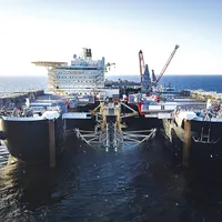 EXPLOATARE ȘI INTERESE MARI  Pioneering Spirit, instalând Nord Stream 2