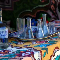 Cum au ajuns străinii să dea 250 € pe litru de țuică de prune din Ardeal?  - Foto: rove.me