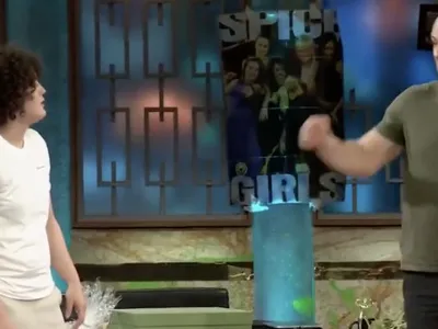 O fată de 17 ani a intrat în ring cu un bărbat cu 30 de kilograme mai greu și a urmat ceva complet neașteptat