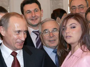 Alina Kabaeva și Vladimir Putin - Foto: mirror.co.uk