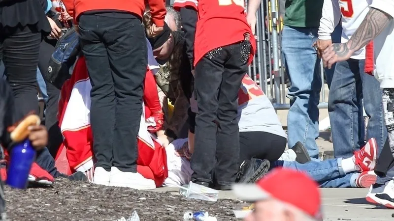 Sunt până la 10 răniți, într-un schimb de focuri de armă, în apropierea paradei Super Bowl - Foto: Profimedia Images