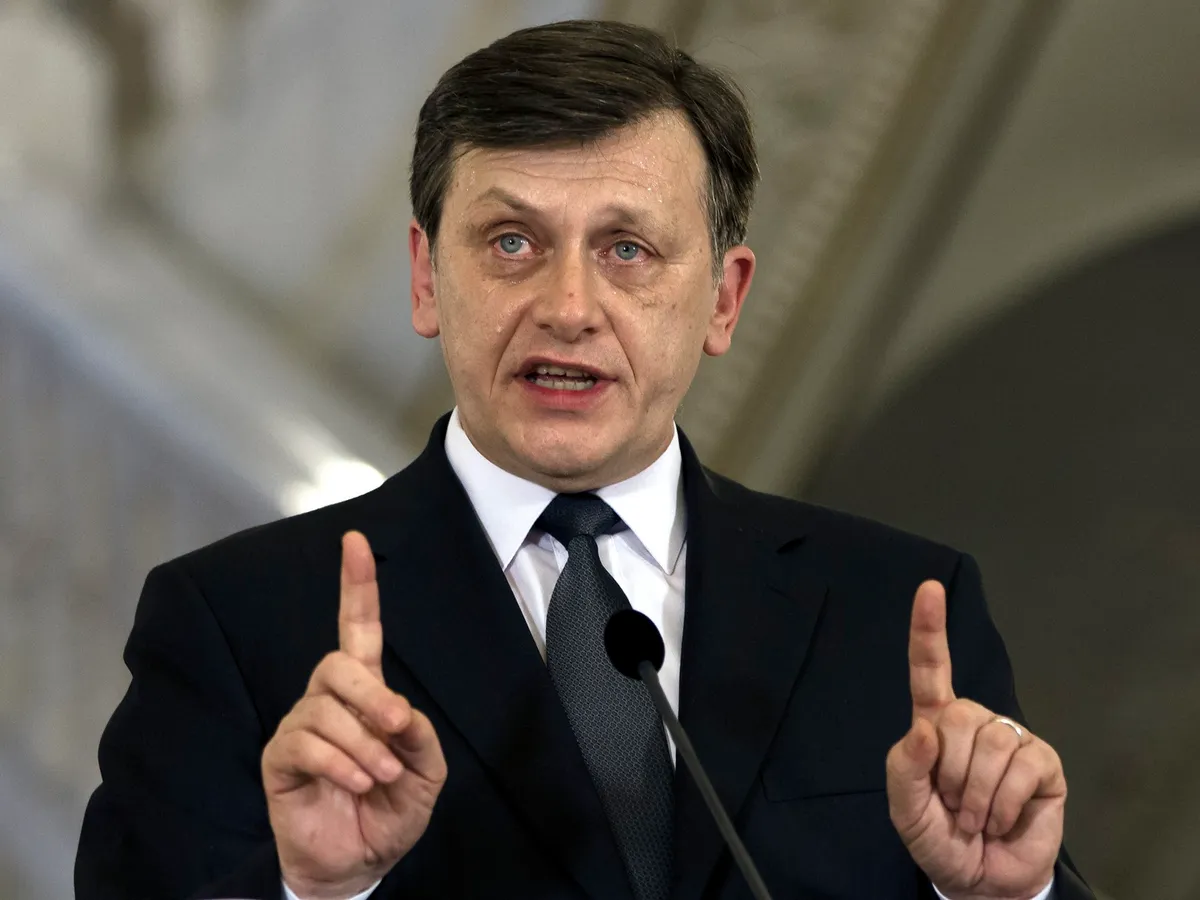 Ce spune Crin Antonescu despre o candidatură la președinția României? De ce îl acuză pe Georgescu? - Foto: Profimedia Images