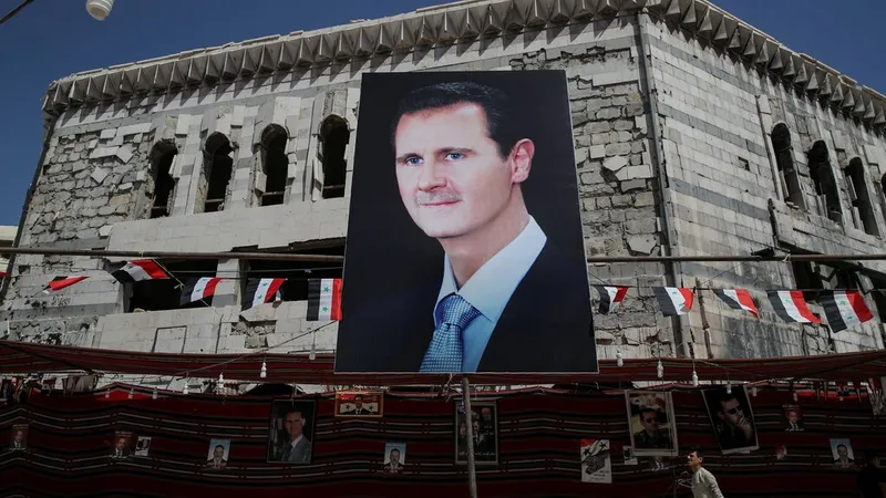 Poster cu Assad în Douma/ Foto: Reuters