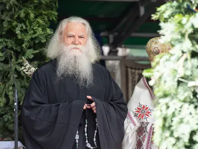 Arhiepiscopul Sucevei şi Rădăuţilor, ÎPS Calinic a fost transferat de urgență cu elicopterul la Iași foto: Sandrinio