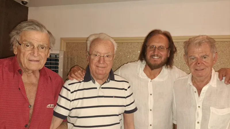 FOTO de colecție. Florin Zamfirescu și Florin Piersic,împreună în ipostaze tandre.Cum au fost pozați - Foto: Arhivă/Facebook(imagine cu rol ilustrativ)