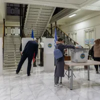 Alegeri în Moldova. S-au deschis secțiile de votare. Moldovenii aleg între Maia Sandu și Stoianoglo - Foto: Profimedia Images