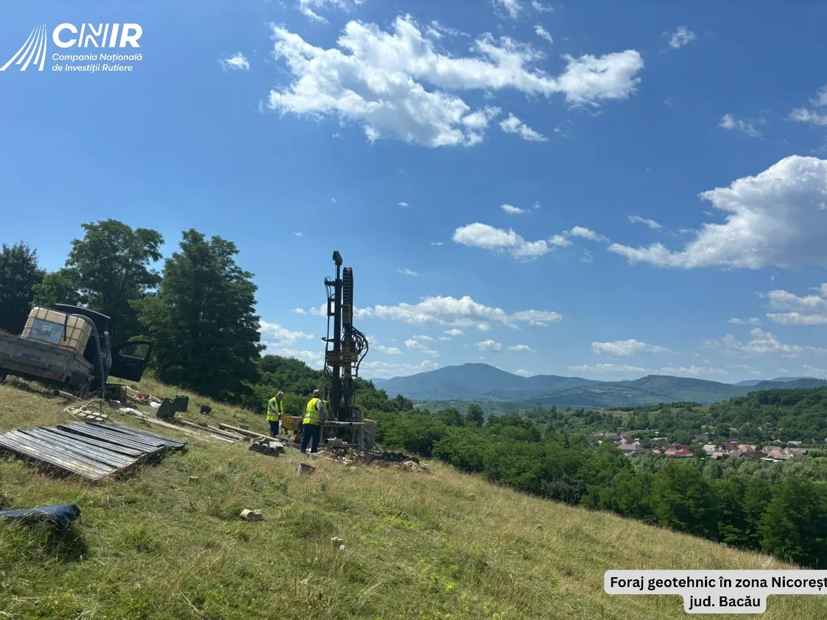 Autostrada A13 Brașov-Bacău prinde contur cu 11.000 metri deja forați. S-a intrat în zona montană Foto: Facebook/CNIR
