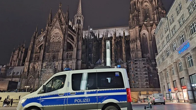 Atentate, planificate în mai mult orașe europene de Sărbători. Catedrala din Koln, percheziționată - Foto: Profimedia Images
