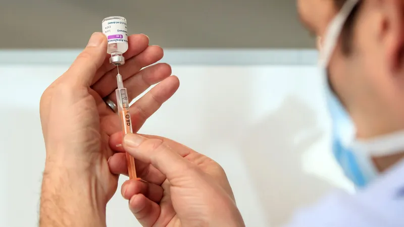 AstraZeneca a descoperit ce declanșează formarea cheagurilor de sânge în cazuri rare după vaccin/foto: fortune