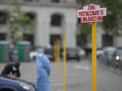 Vaccinări la centrul drive-through din București. Sursa: Inquam Photos / Octav Ganea