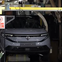 Un Nissan Leaf, pe linia de producție - Foto: Profimedia Images