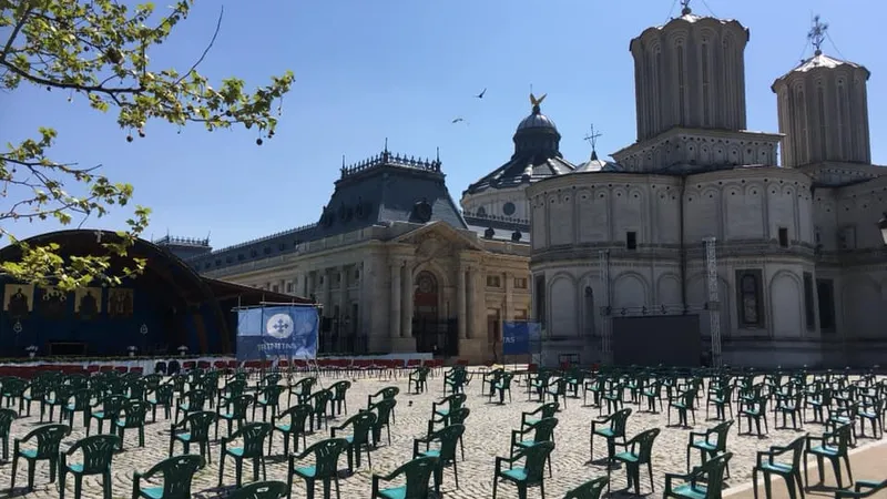 Aproximativ 600 de persoane vor avea acces la Slujba de Înviere de la Patriarhie, anunță Jandarmeria/FOTO: Facebook/Patriarhia Română