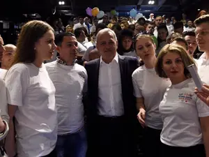 Lui Liviu Dragnea îi plac votanții și votantele, vii sau morți/FOTO: Facebook.com