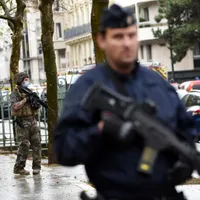 Forțe de ordine la Paris/FOTO: hotnews.ro