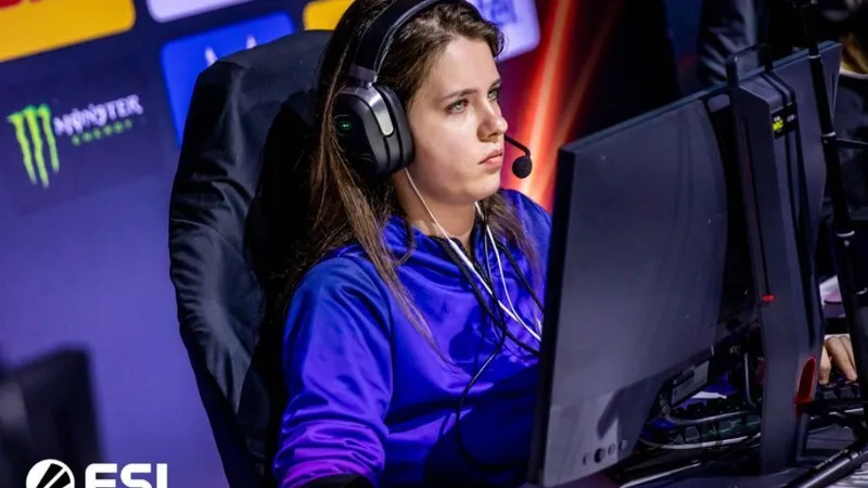 Ana Dumbravă într-o competiție de CS:GO
