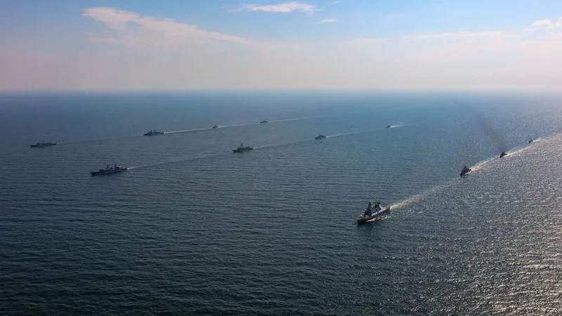Peste 2.400 de militari din opt state, 18 nave de luptă şi 10 aparate de zbor participă, în perioada 19 - 29 martie, la ''Sea Shield 21''. / Foto: ct100.ro