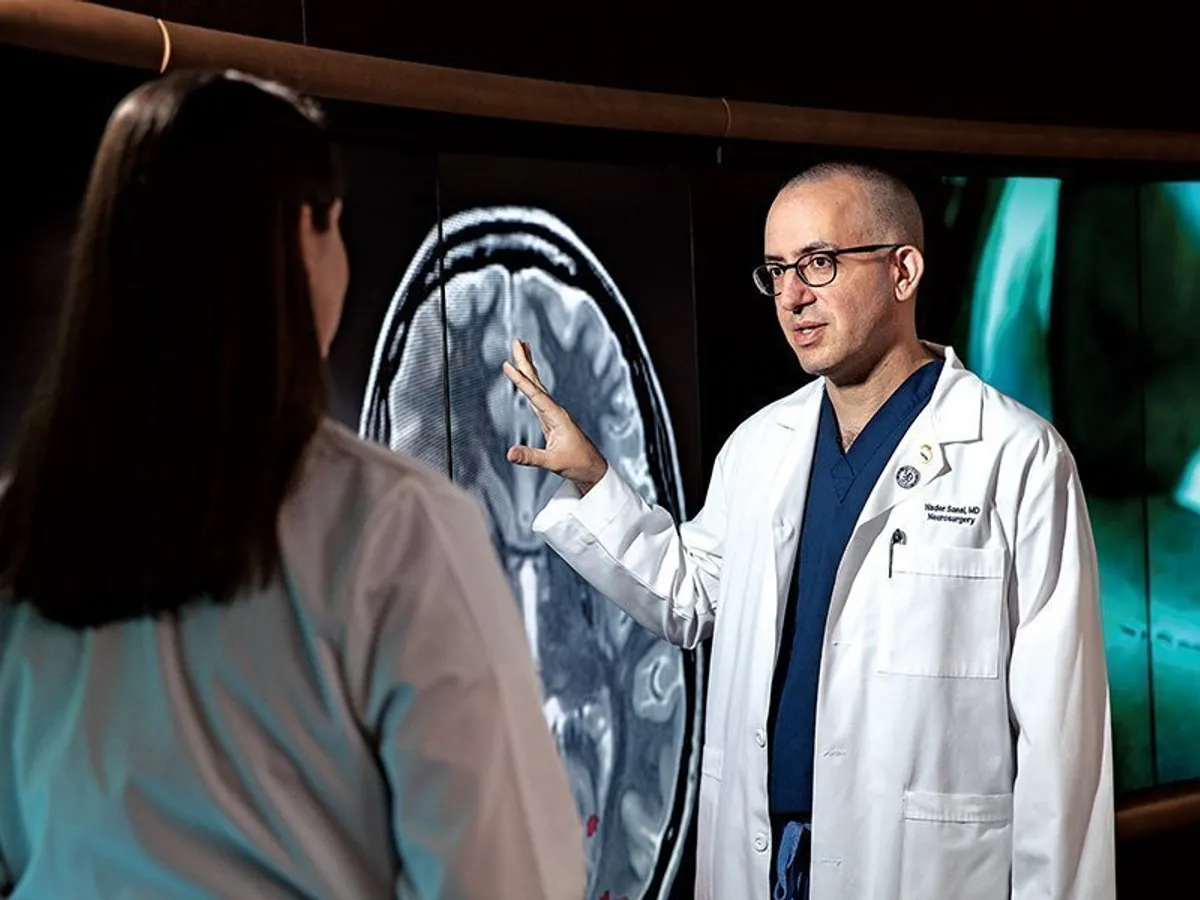 Dr. Nader Sanai, la Ivy