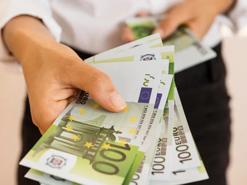 Salariu în Euro - Foto: Freepik (rol ilustrativ)