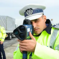 Modificare în Codul Rutier: Puteți lua amendă și dacă mergeți încet, nu doar pentru viteză - FOTO: playtech