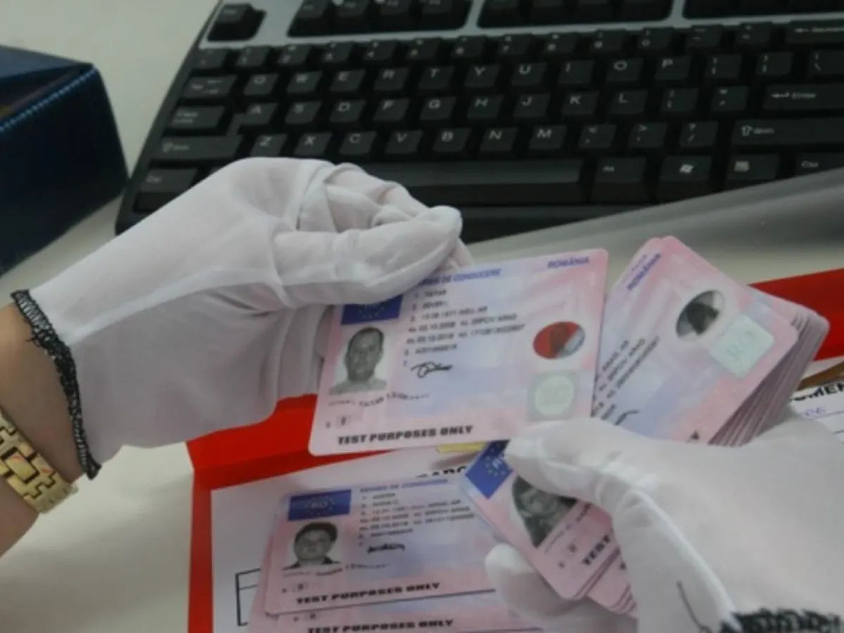 Un șofer român a reușit să circule 1 an cu un permis fals cumpărat de pe TikTok. Cât a dat pe el? - Foto: Profimedia Images (imagine cu rol ilustrativ)