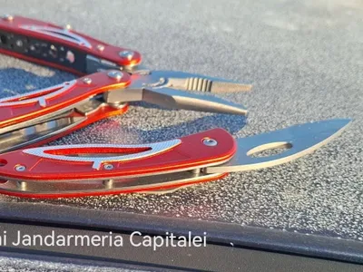 Briceag găsit la unul dintre protestatari - Foto: Jandarmeria Română