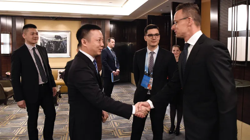 Ministrul de Externe cu reprezentanții Huawei. Sursa: hungarytoday.hu