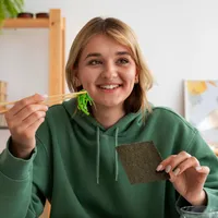 Planta care crește singură în curte, numită și „aur verde”. Produce colagen, curăță intestinul - Foto: Freepik (imagine cu rol ilustrativ)