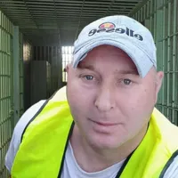Bărbatul care ar fi ucis o copilă de 12 și a pus-o în canapea, capturat. - Foto: Captura foto