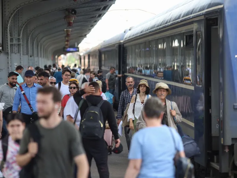 Peronul Gării de Nord din Bucureşti, tren de călători - Foto: George Călin