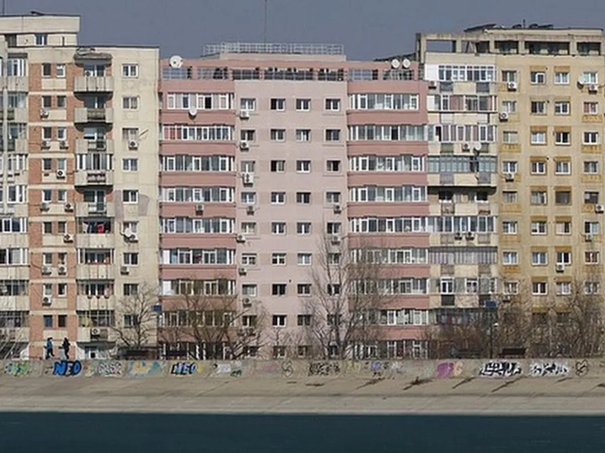 Amendă de 3.000 lei pentru românii care stau la bloc și lasă așa ceva în fața ușii. Ce NU au voie? - Foto: Profimedia Images (imagine cu rol ilustrativ)