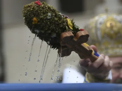 Cum se consumă corect agheasma mică în Vinerea Luminată, de Izvorul Tămăduirii. Explicațiile preoților