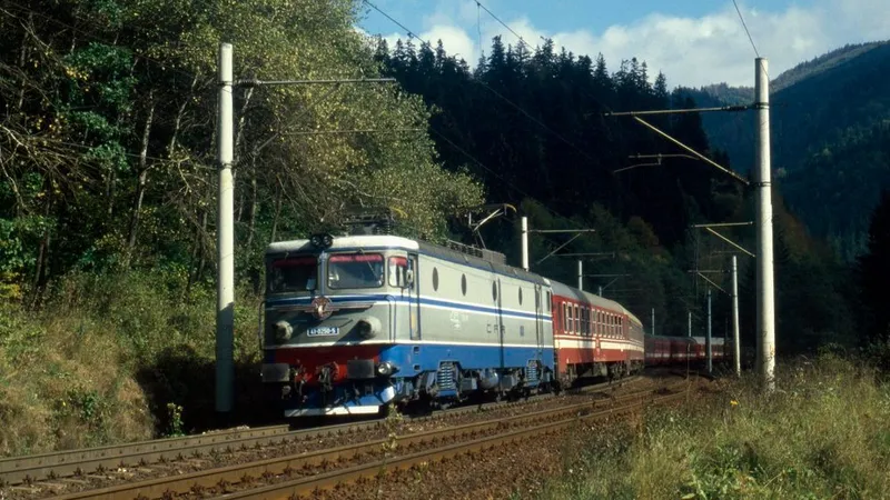 Oficial, viteza comercială a trenurilor este de 72,9 km/h în România - Foto: Facebook/CFR Old Times - Imagine cu rol ilustrativ