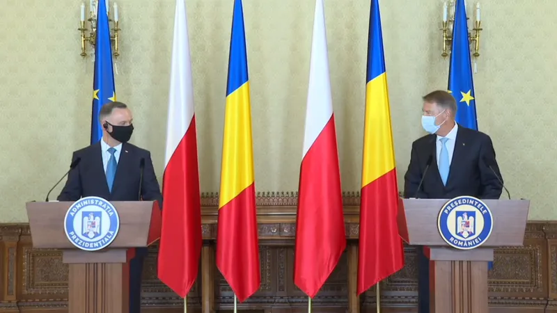Președintele României, Klaus Iohannis, alături de omologul din Polonia, Andrzej Duda. Sursă: Captură video Youtube