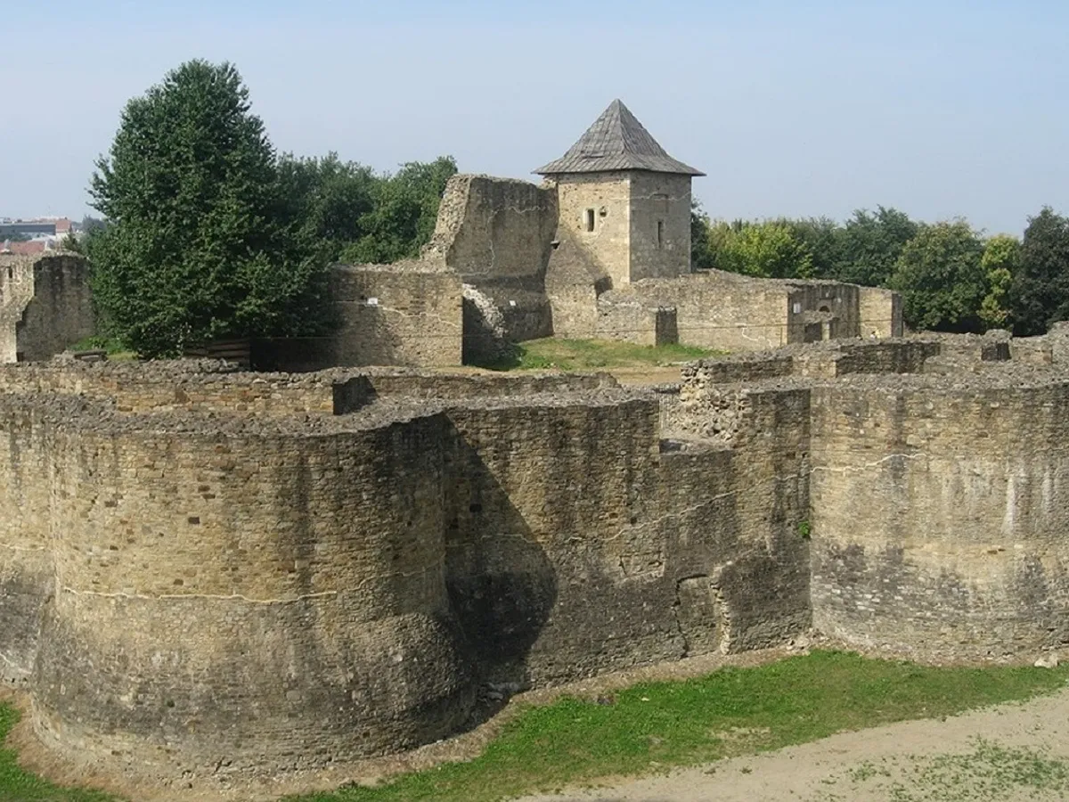 Cetatea de Scaun a Sucevei a văzut multe grozăvii de-a lungul timpului - Foto: arhiepiscopiasucevei.ro
