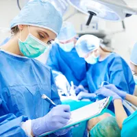 Medici în timpul unei intervenții - Foto: Freepik (rol ilustrativ)
