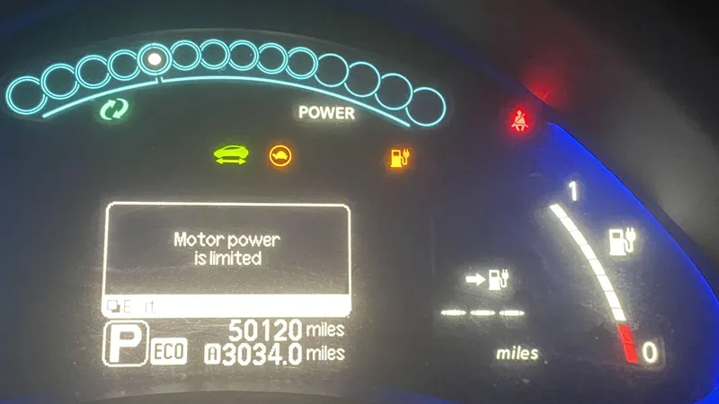 Ce trebuie să facă șoferul dacă se aprinde martorul „țestoasă” în bord? Valabil, la electrificate - Foto: reddit.com - Imagine cu rol ilustrativ