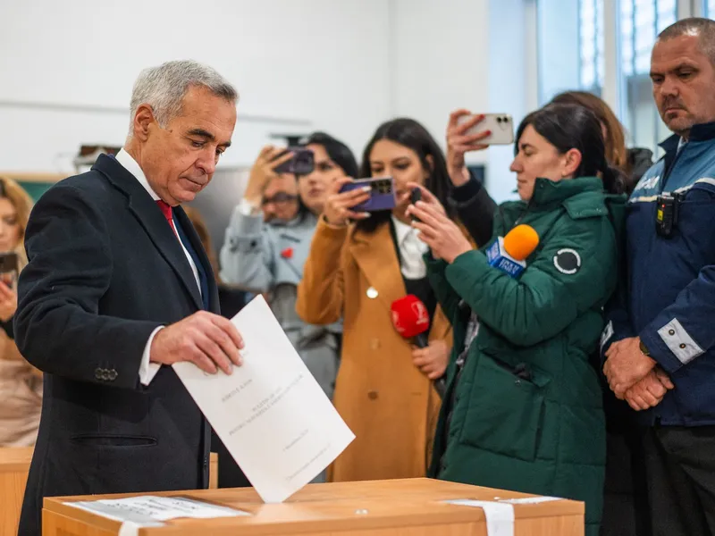 Călin Georgescu ignoră decizia CCR de anulare a alegerilor și a mers să voteze. Secția era închisă - Foto: Profimedia Images (rol ilustrativ)