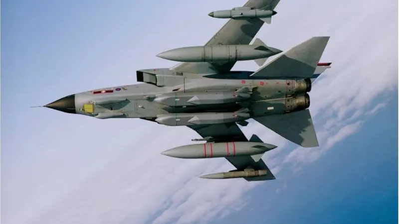 RAF Tornado transportând două rachete Storm Shadow (imagine cu rol ilustrativ)- Foto: RAF